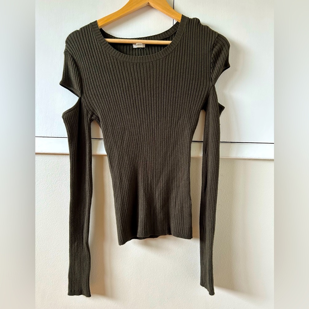 Fitted cutout sweater